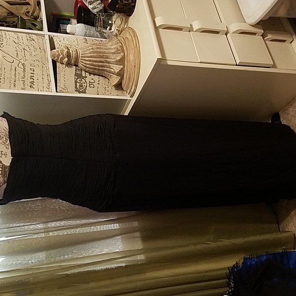 GOWN BY SHERRI HILL - Picture 6 of 11